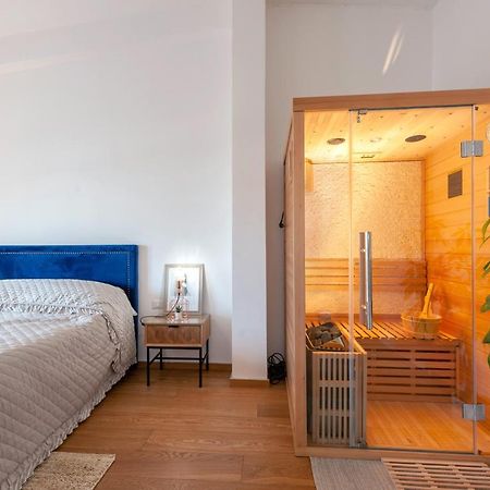 Luxus P4T Family 3 Bedroom With Pool, Tennis Court And Sauna Brindisi Eksteriør billede