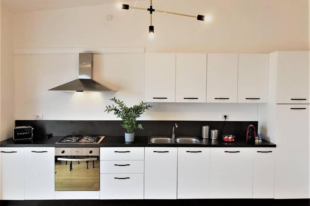 Luxus P4T Family 3 Bedroom With Pool, Tennis Court And Sauna Brindisi Eksteriør billede